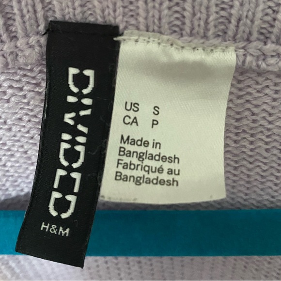 H&M (DIVIDED) LILAC CROPPED BUTTON SWEATER - Picture 2 of 7